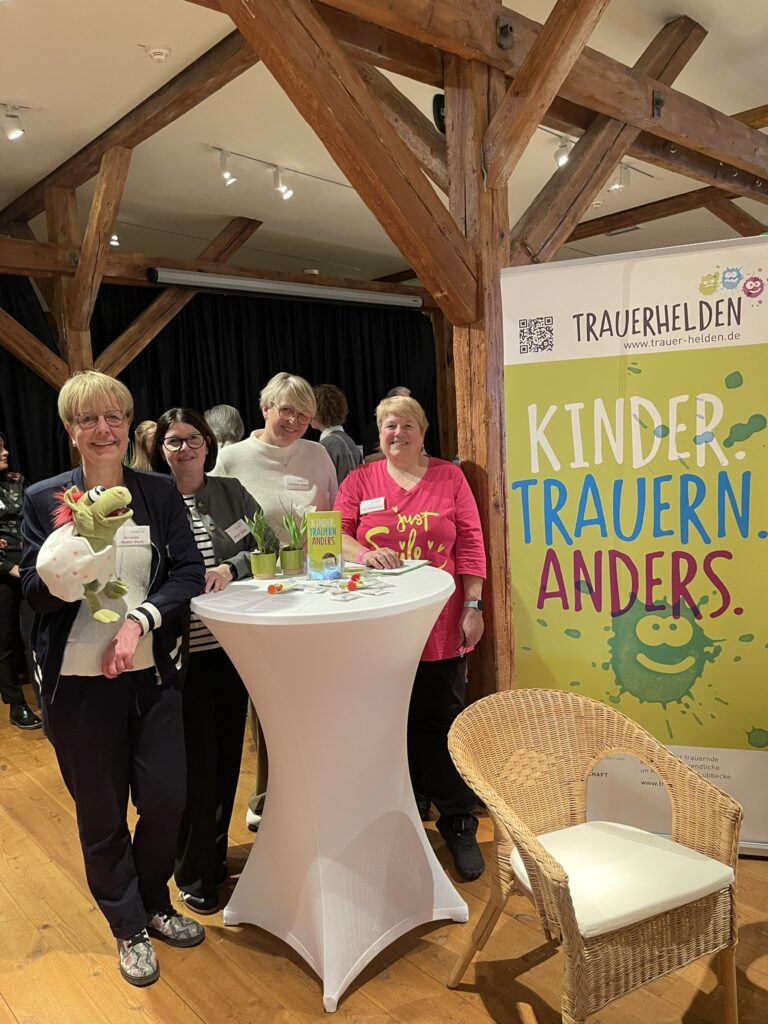 Daniela Möller-Peck, Elvira Gahr, Stefanie Rabe und Ute Wikening vom Team der Trauerhelden